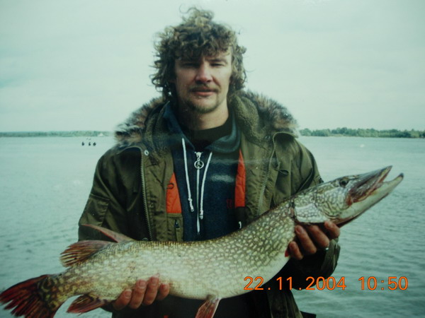 Щука в августе 2004 на спининг  4кг  длина-1м