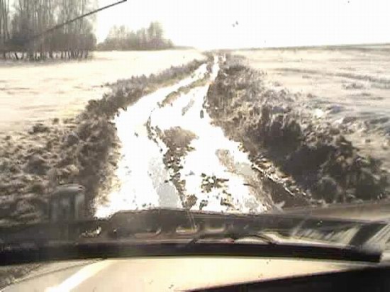Вот такая дорога до дамбы в Тюменке...