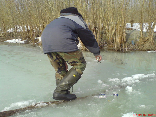 На одной ноге