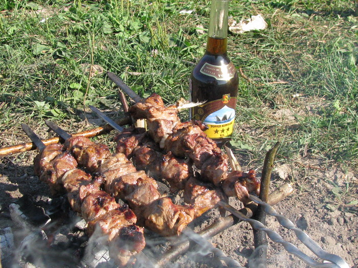 А коньячёк под шашлычёк вкусно очень...