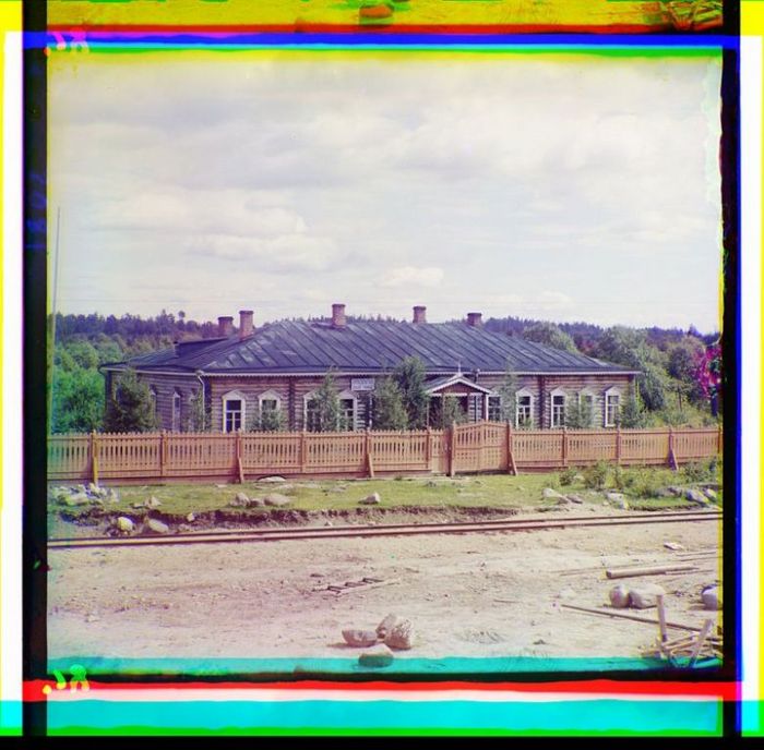 фотографии Прокудина–Горского, сделанные им во время путешествий по Российской Империи.
Деревенская школа 1909г.