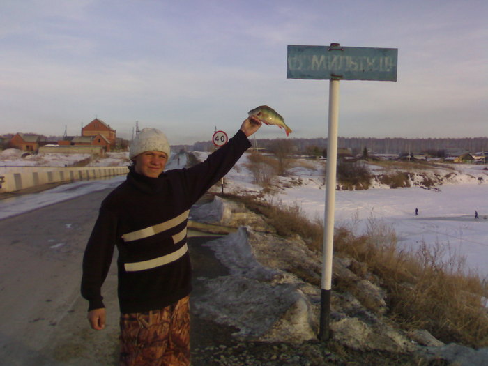 да рыб есть и не мелкий