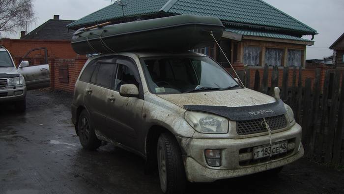 С рыбалки.