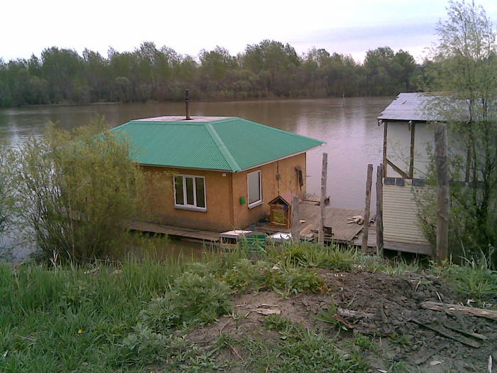 А разве можно строить на воде,это не ЗАПРЕЩИНО?