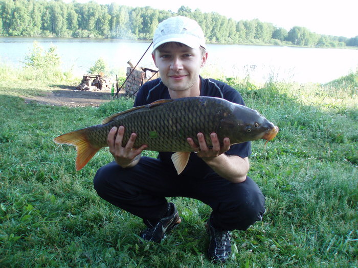 Двух таких мамок я поймал в Вверх Балте и море карася