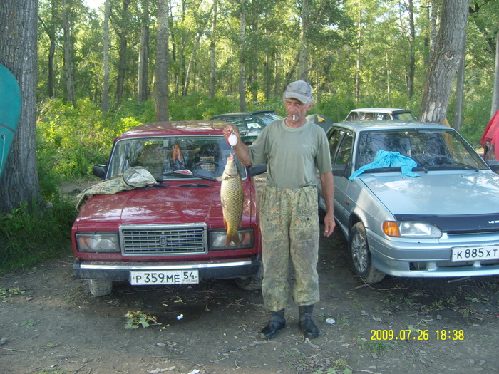 Верх-Сузун 3,450гр.Это мой товарищ со своим трофеем.
