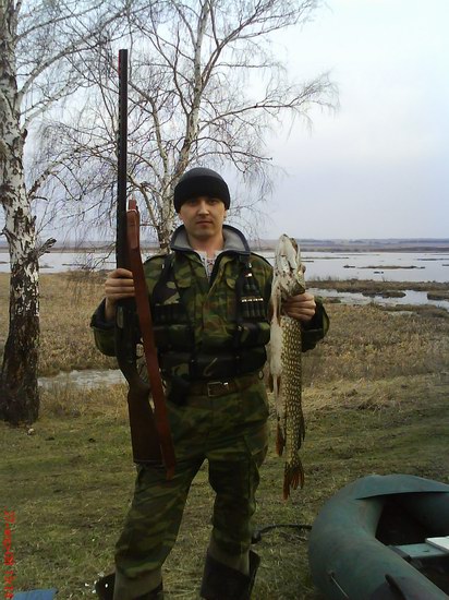 На открытие весенней охоты, вот в эту щуку пришлось стрелять, сам не ожидал но одна дробина все же попала ей прям в голову!Беловский район, Инское море, Тихая зона!Кто бывал узнает место!