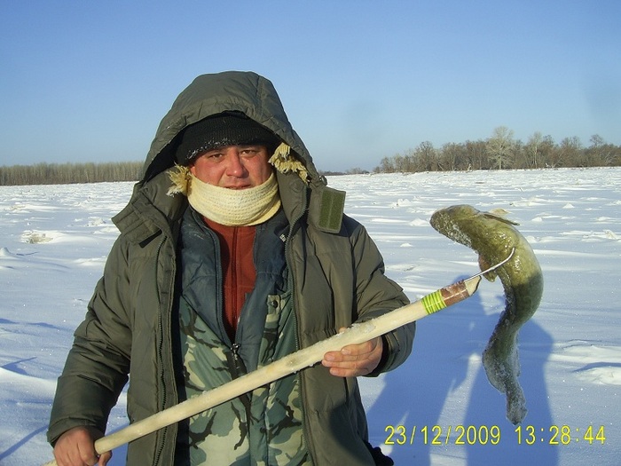Сегодня на Оби. -38С. Клюет.