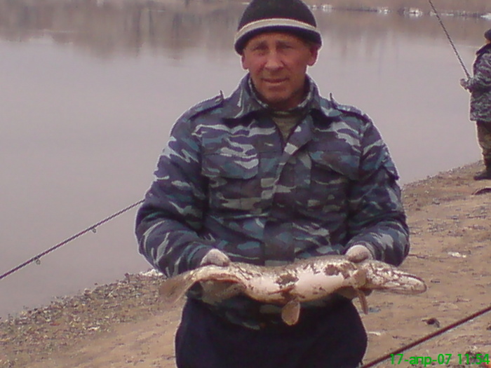 Матвеевка,полный штиль,друг поймал щучку