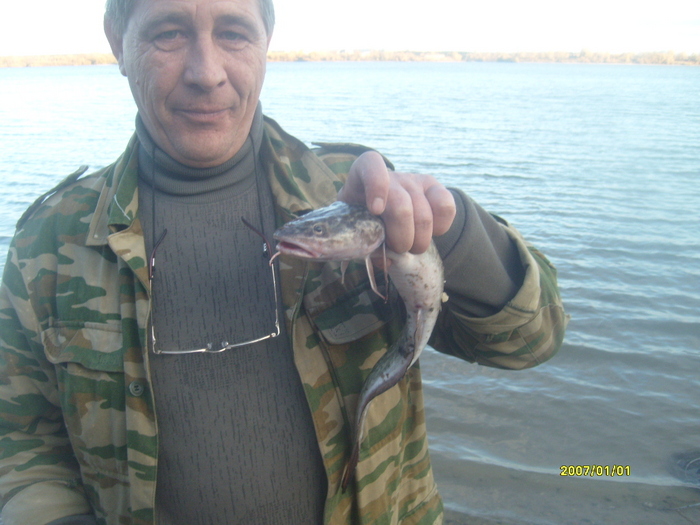 Обь ГЭС. Серёга с налимом. 