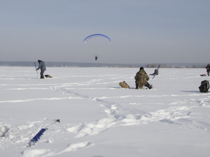 Снегоходы..., моторашки...  Вот настоящий транспорт для современного рыбака!