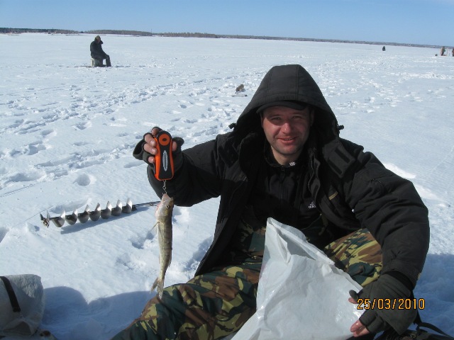 Кирза. Морозов выловил крупного ерша :)