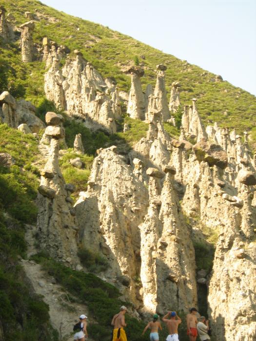 Люди в кадре для масштаба