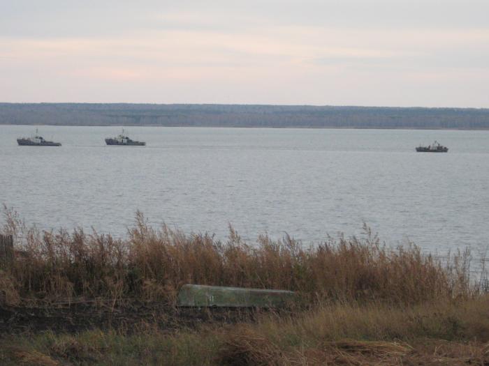 воду цедят!!!!!!!!!!!!!!!!!!!!!! ПОСЛЕ ТАКИХ ДЕЯТЕЛЕЙ НА ВОДЕ ТРОЕ СУТОК БЕЛАТЬ НЕЧЕГО !!!!!!!!!!!!! 