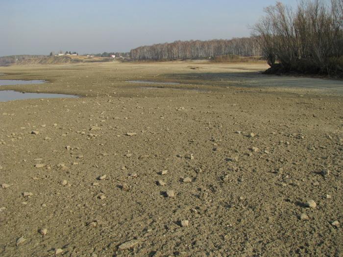 Вода ушла. Вид с Оби на д. Камень. Осень 2010