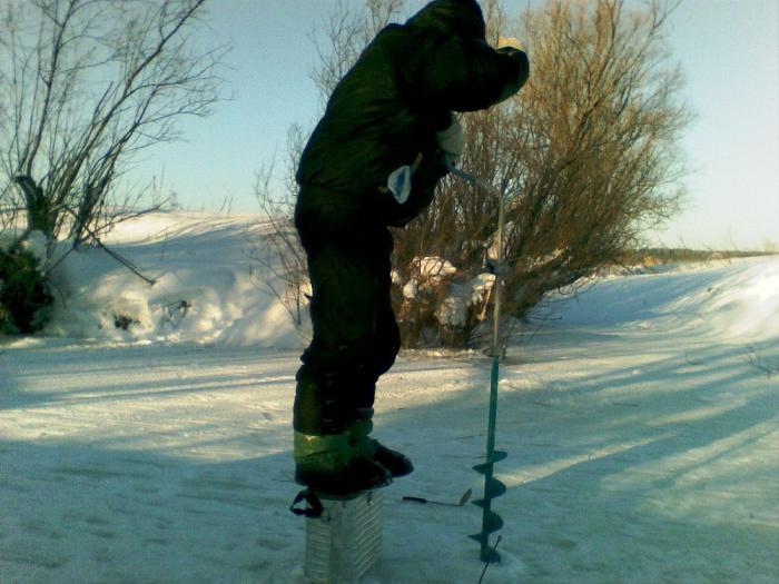 р.Вьюны лед всё толще и толще.