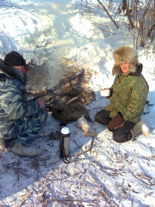.Чайку у костра тоже надо..