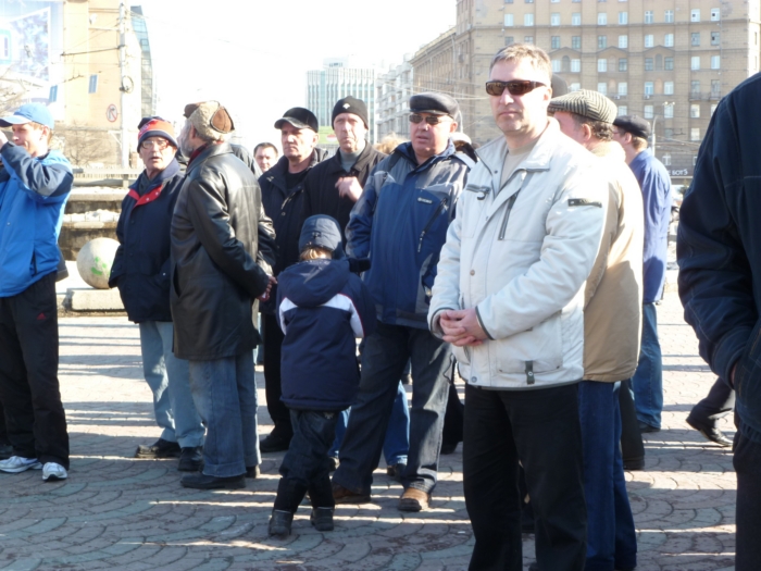 Перед началом митинга рыбаков.