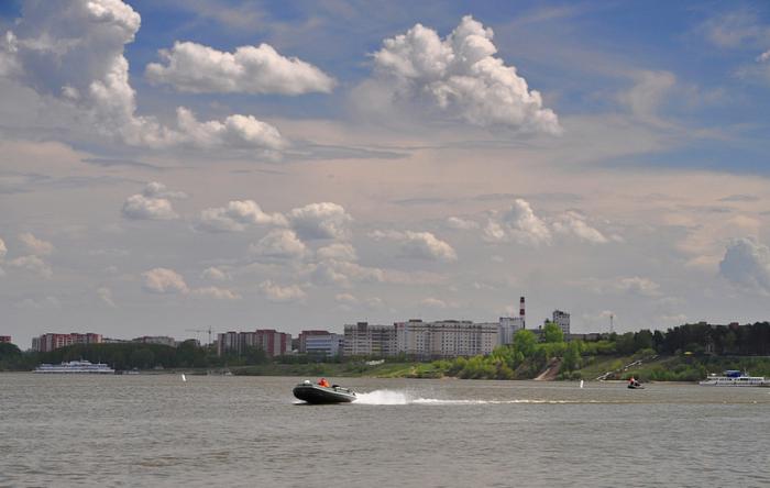 Бердский залив.
(фото с соревнований по водно-моторному спорту "Обская Волна 2011".