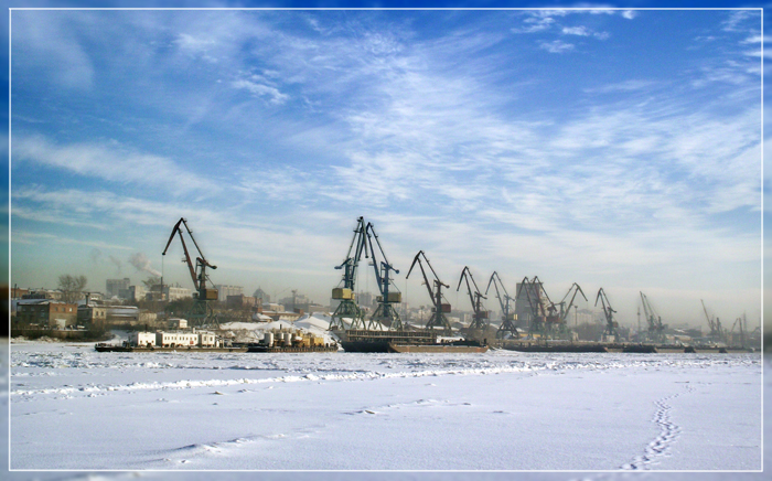 Взгляд с лунки на Речной порт.