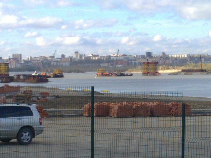 вид на новый мост с берега