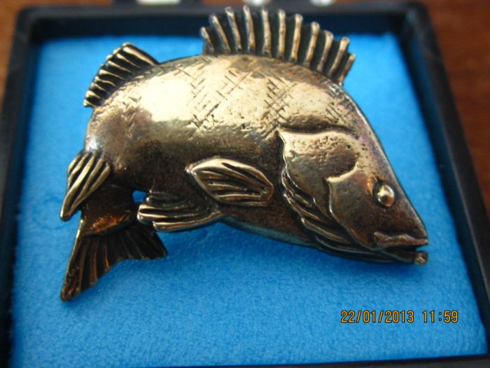 друг подарил на Д.Р.