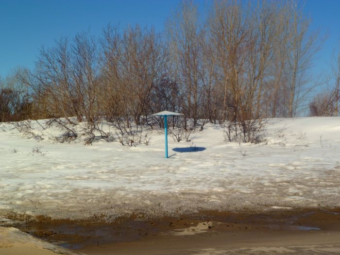 Весна на пляже.
