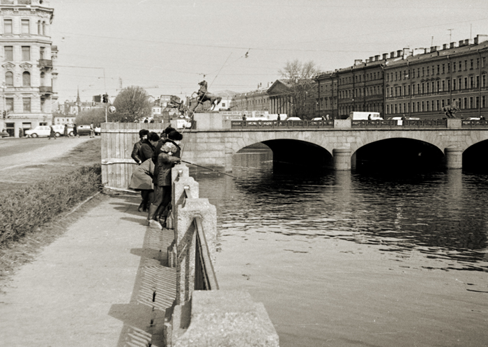 Апрель 1982 г. Пацаны на Фонтанке.