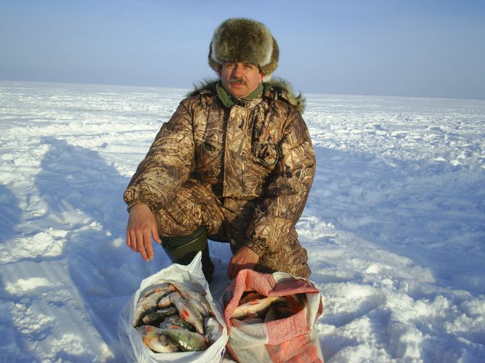 Ну очень умелый рыбак.