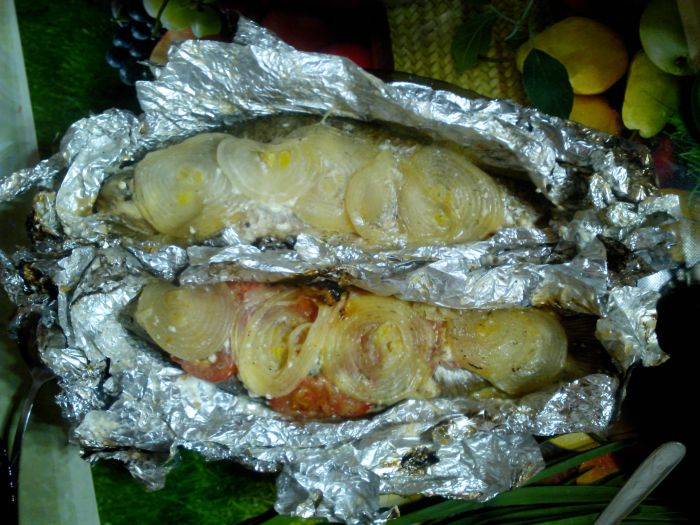 язь под луком и помидорами