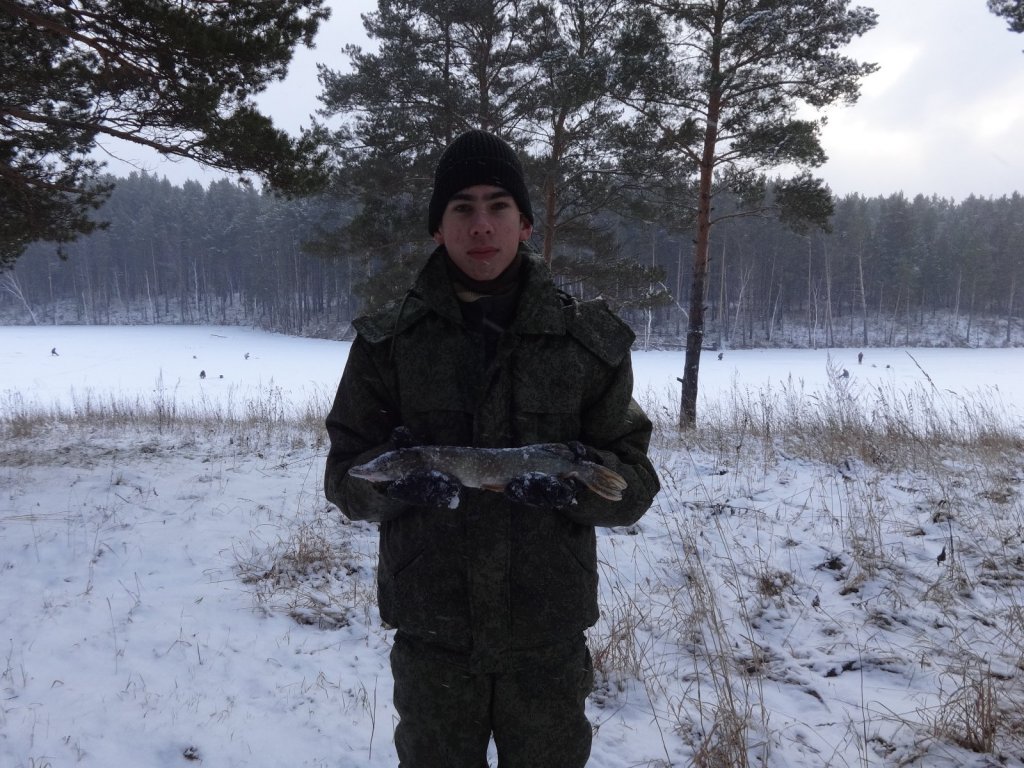 Первая щучка в этом подлёдном сезоне!