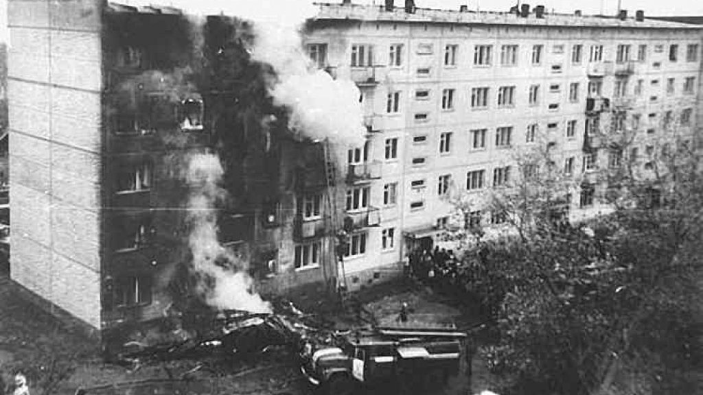 К тёще в окно на самолёте.