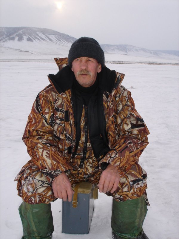Да ну, я лучше выпью, чем бурить такой толстый лед...