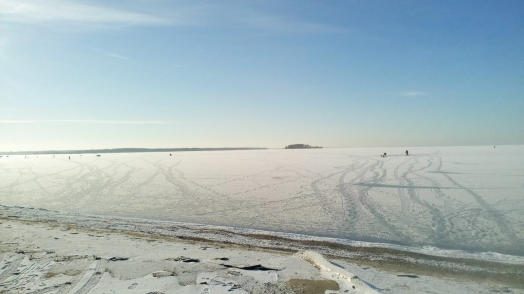 До Тайваня все замерзло, на коряжнике уже чел 10 сидят