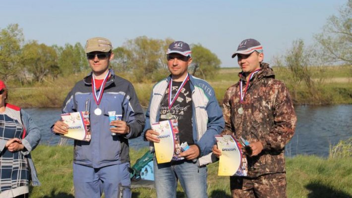 Команда FishingSib в непростых погодных условиях завоевала кубок Алтайского края по рыболовному спорту