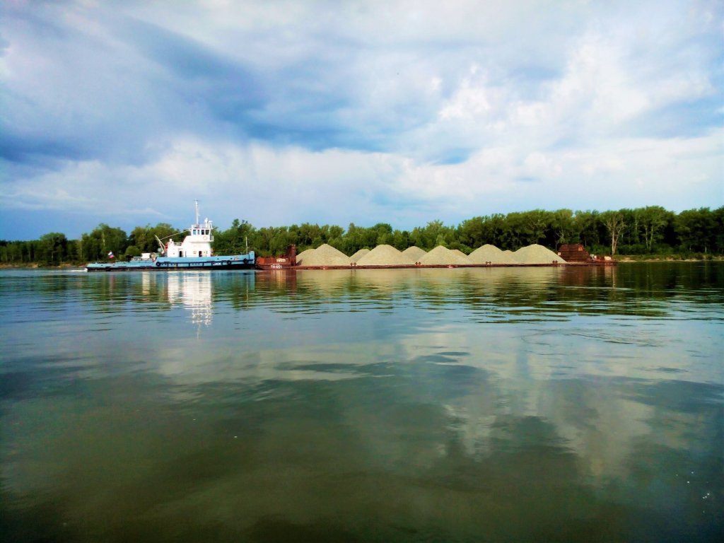 Везёт щебень