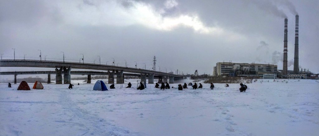 Рождественская рыбалка в центре города.
