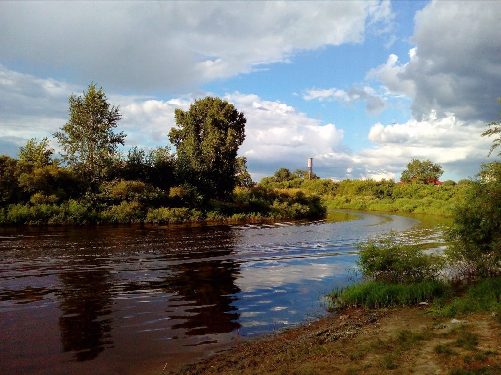 Р. Омь колышется