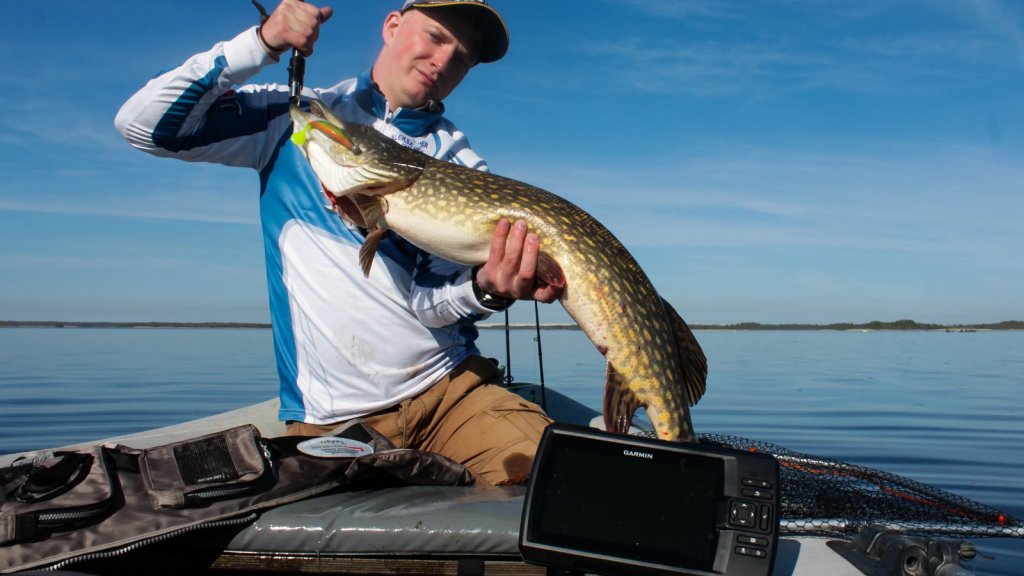 Garmin Striker Plus 7sv - многофункциональный эхолот.