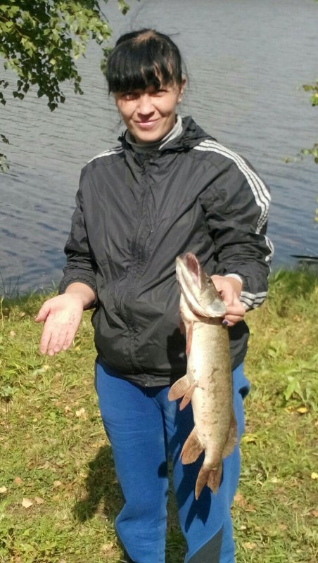Ловила с лодки...почти руками)))