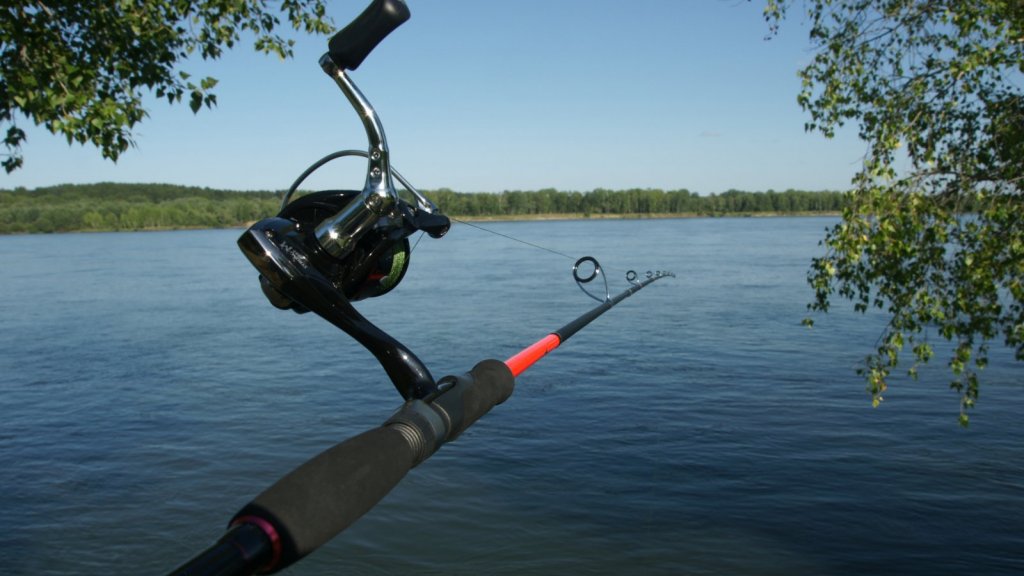 На рыбалке со спиннингом от SibBear Sakana 802XHS и катушкой Strong-M 4000