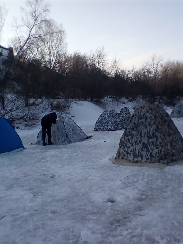 Все попрятались от covid 19 ну и правильно (протока издревая)