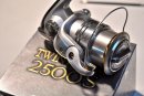 Безынерционная катушка Shimano 08 Twin Power 2500S