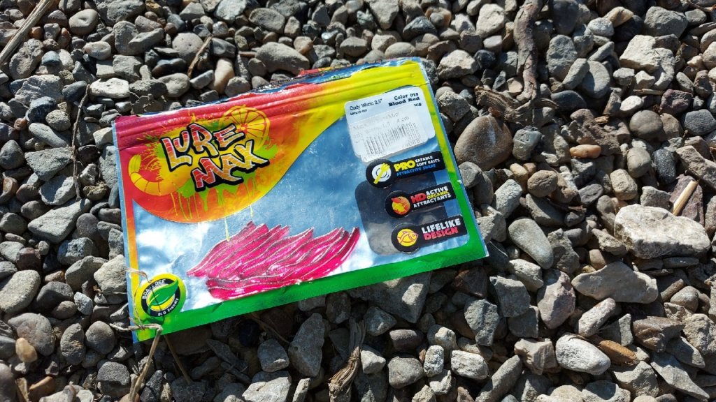 Настоящий червь Luremax Curly Worm.