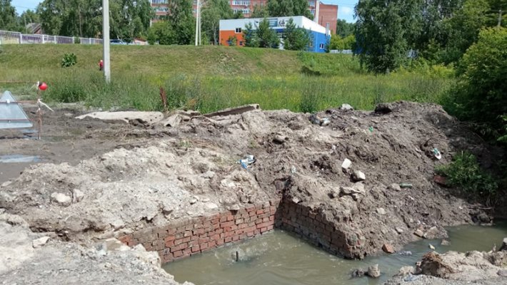 В Обское море потекли фекалии. Прорвало канализацию