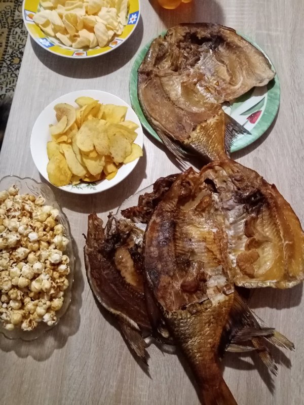 Лещ горячего копчения.