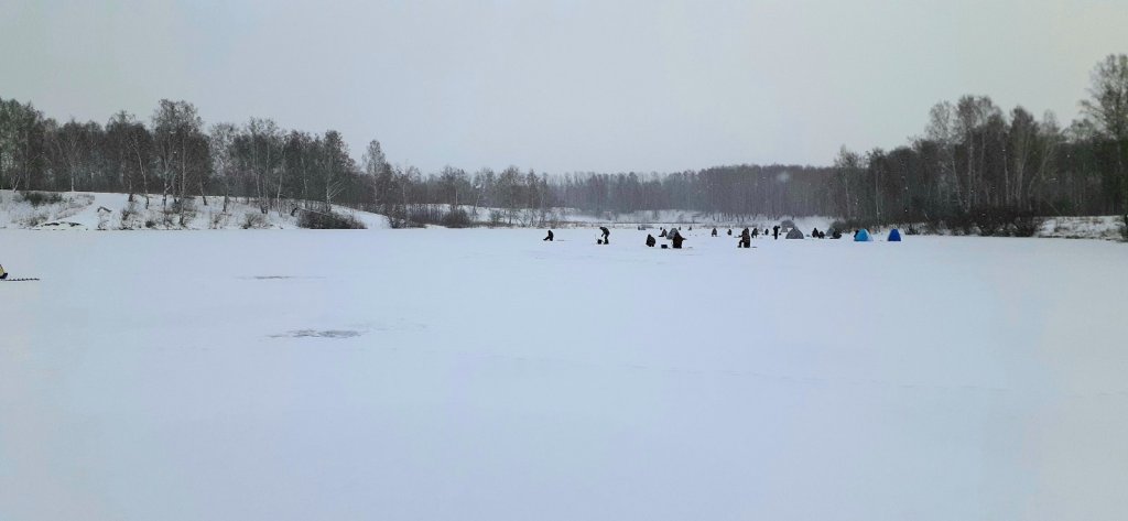 На озере.