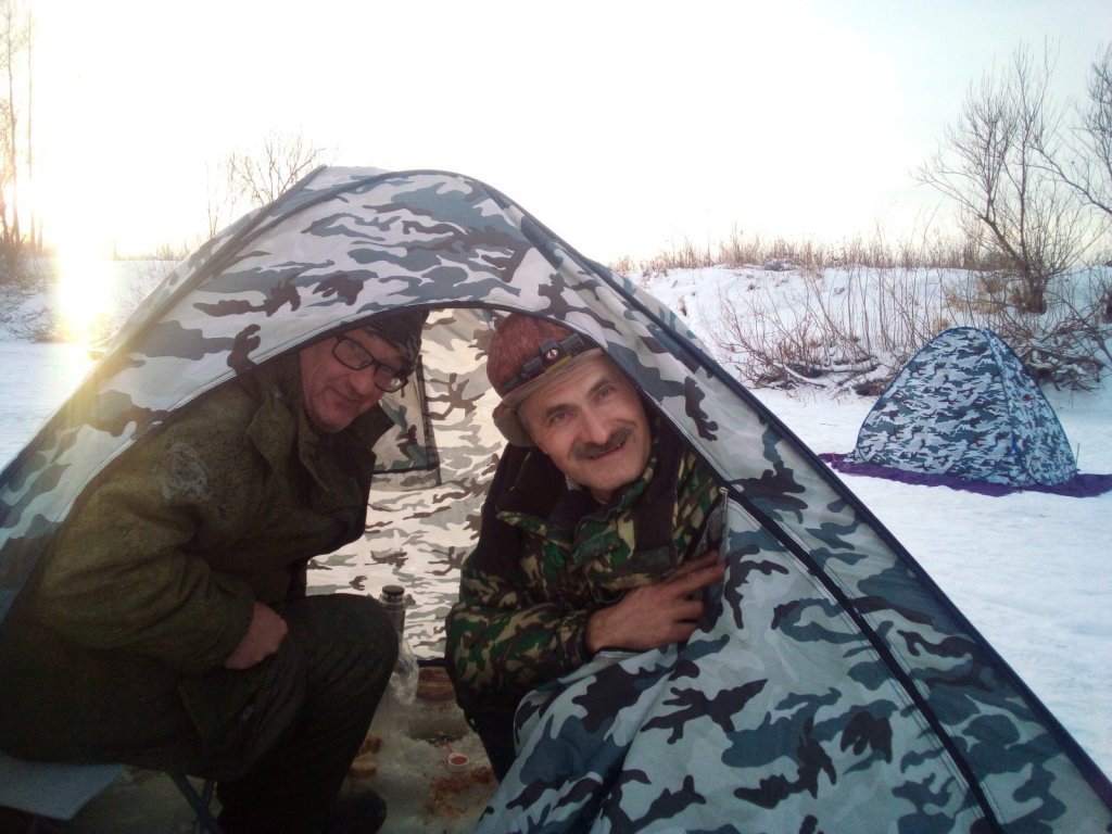 Знакомые все лица.