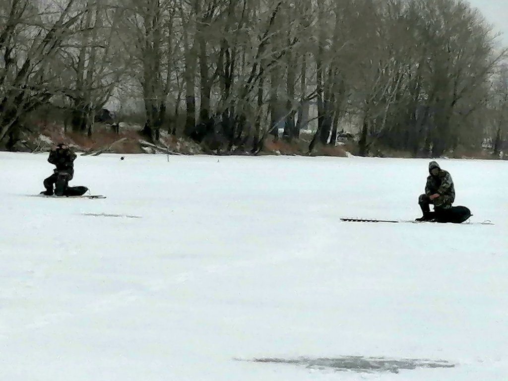 Безопасное расстояние по первому льду.