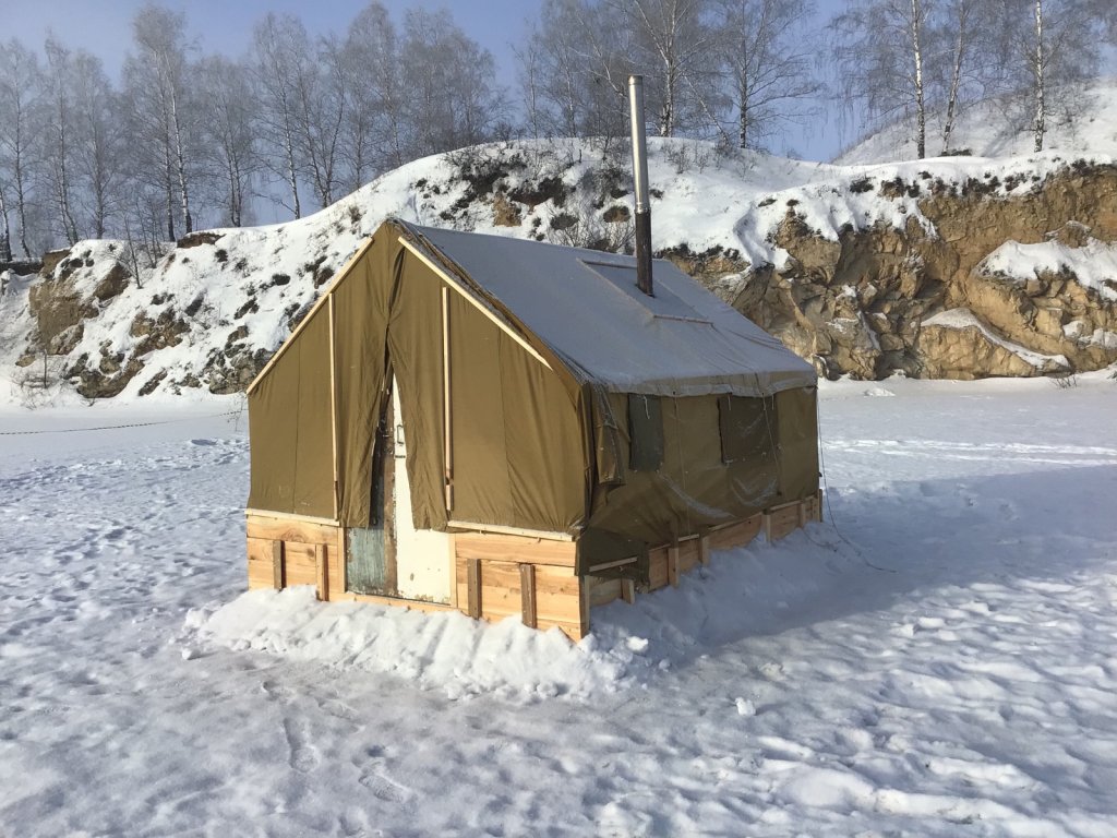 Палатка установлена на «Изумрудном «.